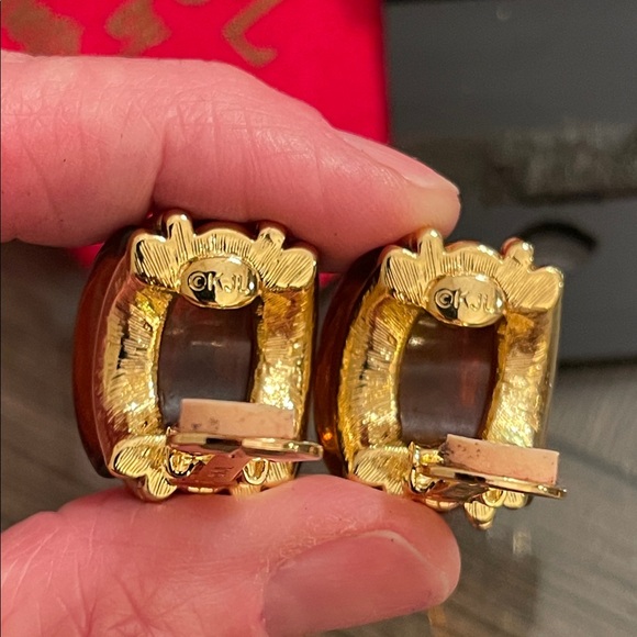 Kenneth Jay Lane Gold-tone and Tortoise Acrylic Clip Earrings - Picture 6 of 17